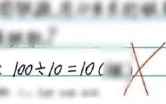 Bài toán '100:10=10' bị gạch sai, cha xấu hổ sau khi gọi điện chất vấn cô giáo