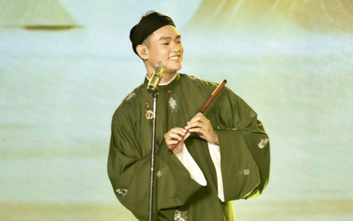 Bài hát của nam ca sĩ trẻ được diễn tại lễ diễu binh, diễu hành A80, dân mạng nức lòng vì ca từ quá đẹp