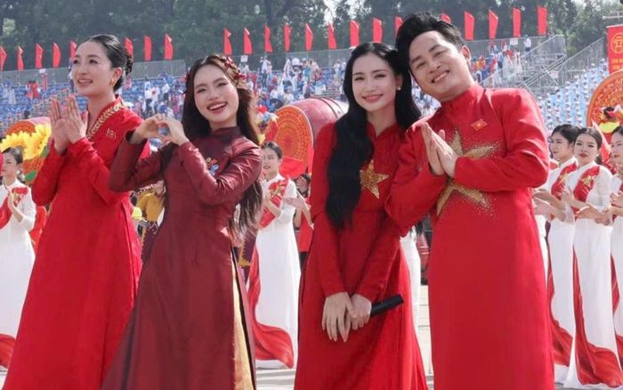 Khoảnh khắc đặc biệt của Tùng Dương tại lễ diễu binh