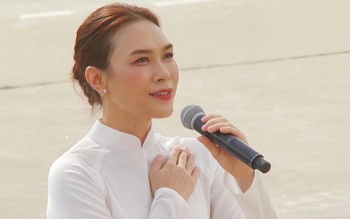 Hành động ý nghĩa của Mỹ Tâm sau khi biểu diễn tại lễ diễu binh, diễu hành 2/9