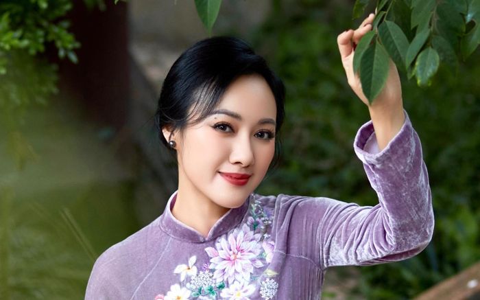 Nhan sắc nữ biên tập viên trong tổ thuyết minh lễ diễu binh 2/9 gây sốt