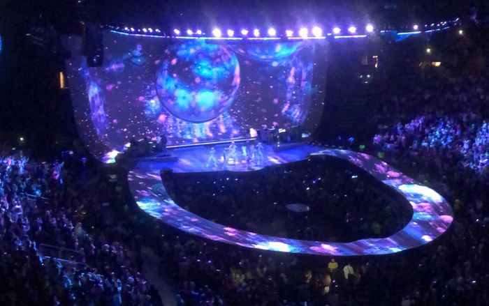 Cô gái hớn hở khoe vé xem ca nhạc, cộng đồng mạng chỉ ra sự thật phũ phàng