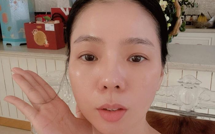 Lệ Quyên tiết lộ bí kíp da căng mướt tuổi 43 nhờ bí kíp đơn giản này