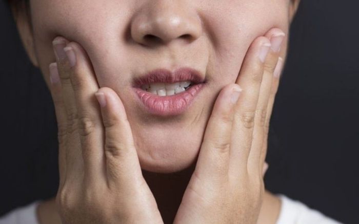 Những dấu hiệu trên cơ thể báo hiệu rằng bạn đang ăn thừa muối