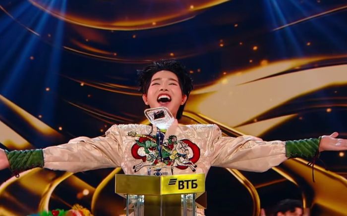 Hòa Minzy vỡ oà cảm xúc khi Đức Phúc chiến thắng Intervision 2025