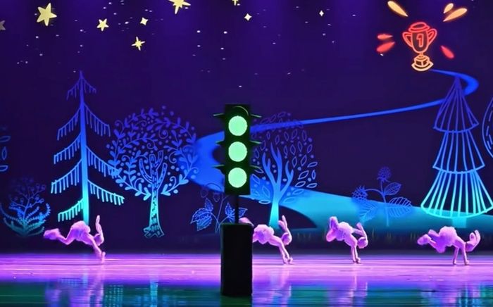 Clip: Tiết mục múa kéo dài 5 phút rưỡi khiến khán giả xúc động vỗ tay không ngớt