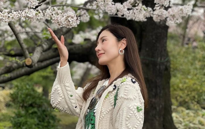 Bắt gặp Hoa hậu giải nghệ, được chu cấp 7 tỷ/tháng sống như bà hoàng