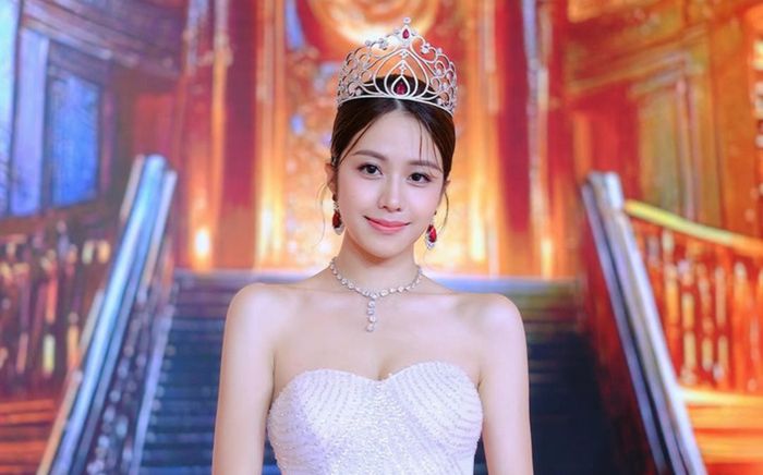 Một cựu Hoa hậu đóng phim bị 'ném đá'