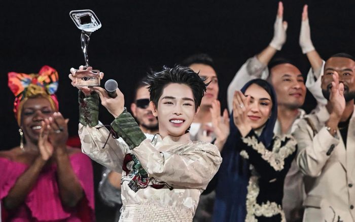 Thủ tướng gửi thư biểu dương ca sĩ Đức Phúc sau khi đăng quang Intervision