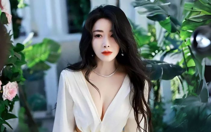 Nữ diễn viên 47 tuổi suy sụp bật khóc ngoài đường sau 12 lần làm IVF tìm con thất bại