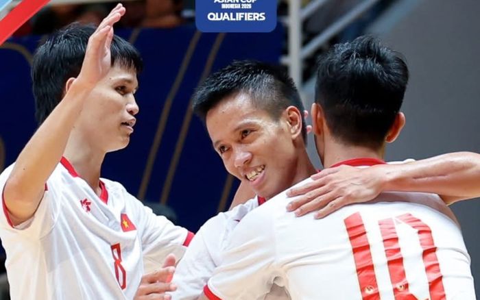 Thua đậm, cầu thủ Trung Quốc nổi nóng đá xấu đội trưởng tuyển Việt Nam