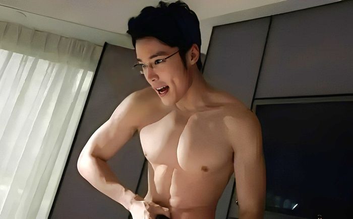 Nam diễn viên nổi tiếng nhận gạch đá vì cảnh nóng táo bạo