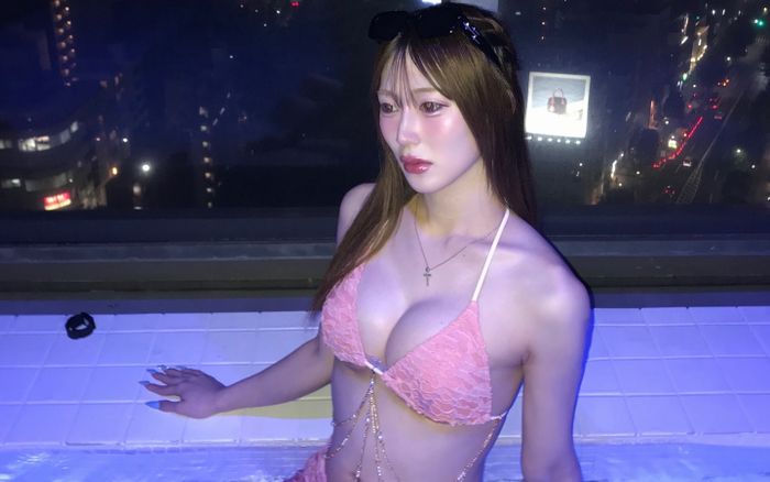 Cô gái nổi tiếng với thân hình nóng bỏng gây sốc khi thừa nhận quá khứ là một nam cầu thủ