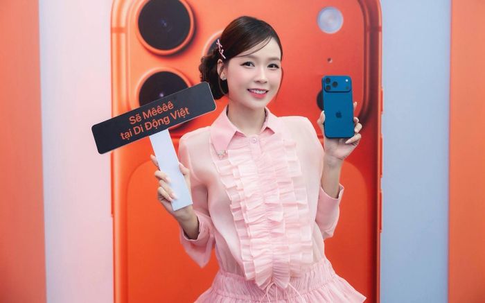 MC Sam, DJ Mie cùng dàn sao Việt 'đập hộp' iPhone 17 Pro Max sớm nhất Việt Nam