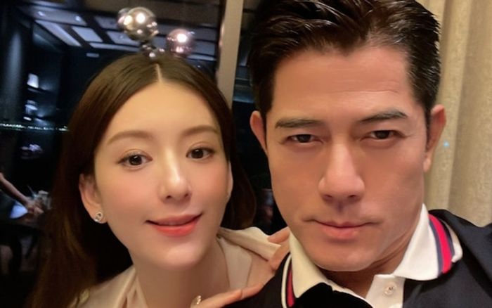 Nam ca sĩ hàng đầu showbiz dừng ca hát để chăm vợ trẻ mang thai lần 3