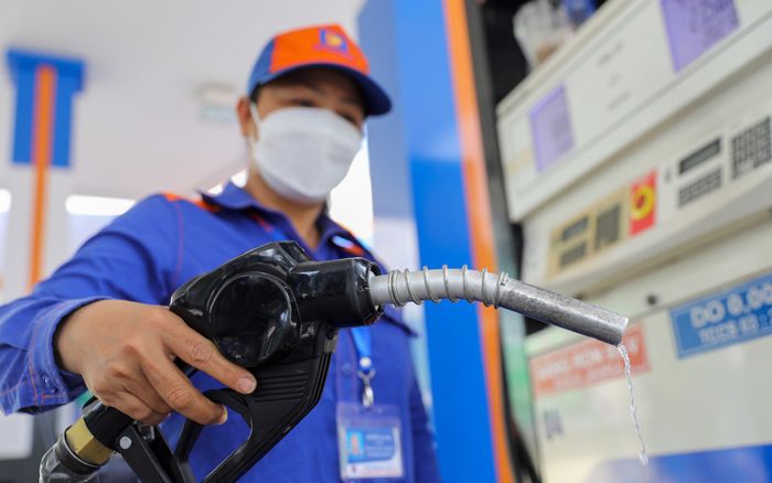 Giá xăng dầu hôm nay 24/9: Tăng rất mạnh