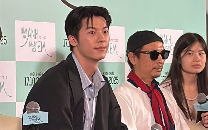 Cận visual ngoài đời của Hứa Quang Hán, nói một câu khiến fan 'rụng tim'