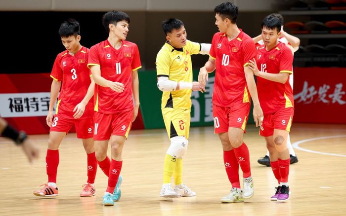 AFC ngợi khen tuyển Việt Nam quá mạnh