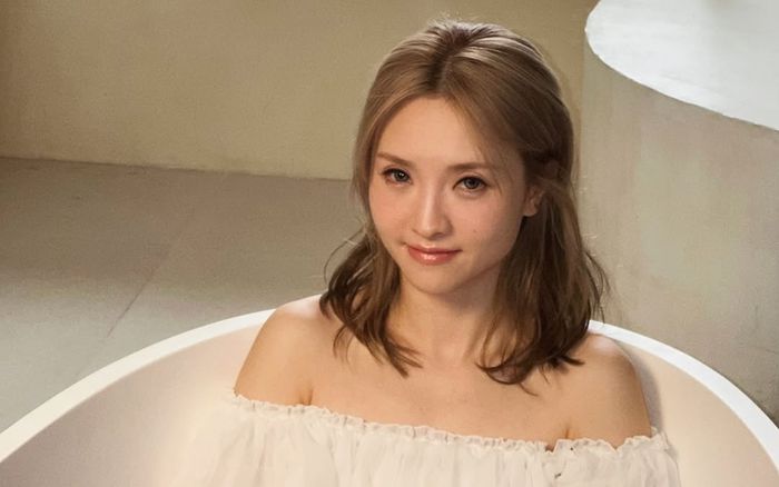 Nữ ca sĩ gây xôn xao khi livestream cầu cứu khán giả vào nửa đêm