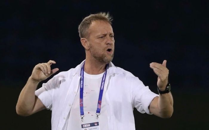 HLV Polking xứng danh người đặc biệt