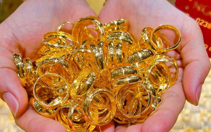 Giá vàng hôm nay (25/9): Vàng nhẫn tiếp tục bứt phá