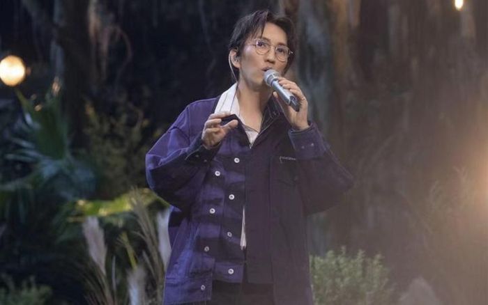 Nam ca sĩ nổi tiếng tuyên bố kết hôn với 'em gái nuôi' sau hơn 30 năm giấu kín