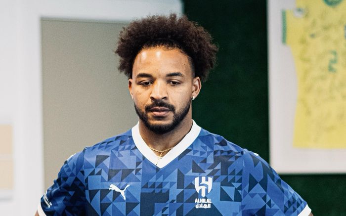 'Chiếc áo quá rộng' của Nguyễn Xuân Son