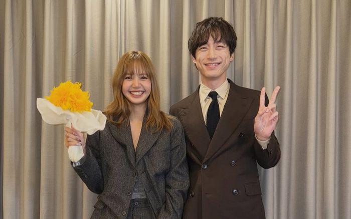 Netizen tranh cãi về tấm hình của Lisa (Blackpink) với sao nam đang vướng ồn ào ngoại tình