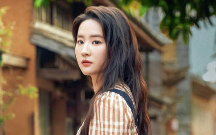 Tính cách thật ít ai biết của 'thần tiên tỷ tỷ' Lưu Diệc Phi