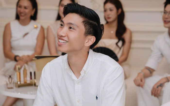 Đồng hồ gần nửa tỷ của Đoàn Văn Hậu có gì gây chú ý?