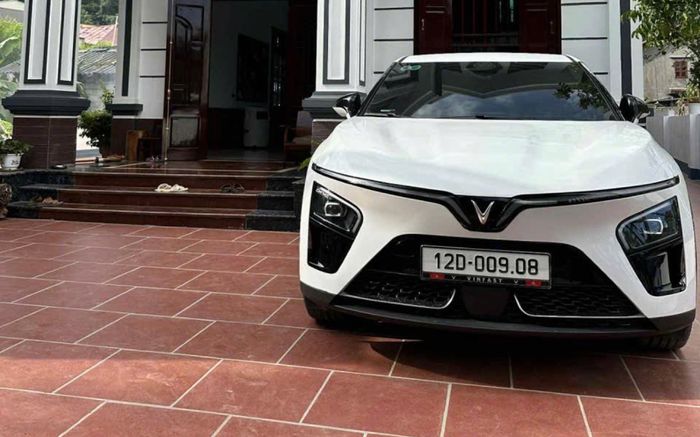 Bỏ xe xăng, chuyển sang VinFast VF 7, chủ xe khẳng định: Phấn khích hơn, an toàn hơn, tiết kiệm cả trăm triệu đồng