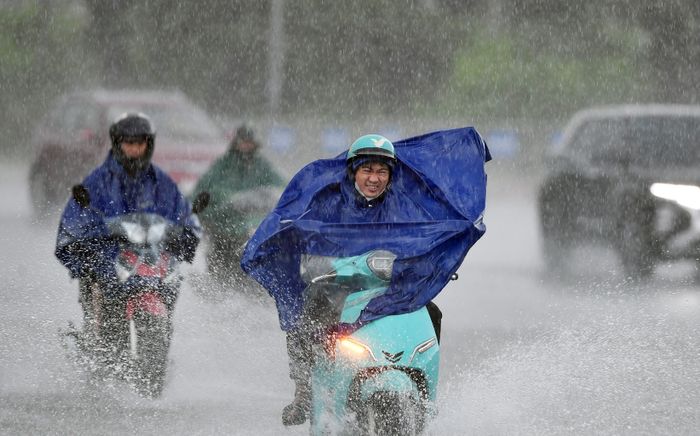 Bão BUALOI di chuyển thần tốc, tác động thế nào đến đất liền?