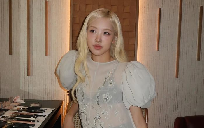 Hơn 2 triệu người xôn xao về trang phục xuyên thấu của Rosé (Blackpink)