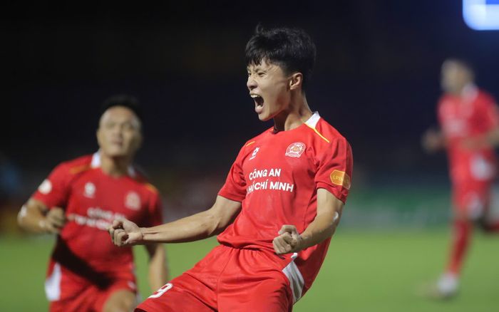 Em họ Công Phượng quá hay