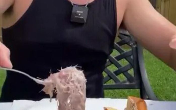 Thử ăn món ăn thối nhất thế giới, nam thanh niên nhận cái kết khó đỡ