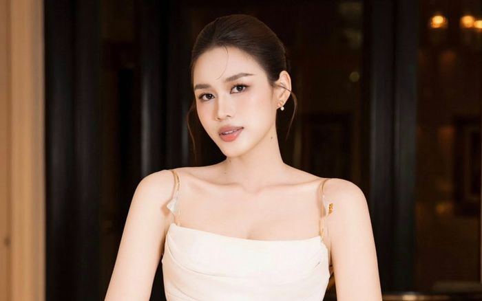 Đỗ Thị Hà khoe dáng gợi cảm, gây sốt với chi tiết đắt giá gần 200 triệu