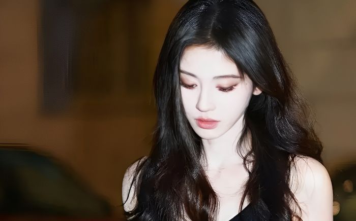 Cúc Tịnh Y lộ nhan sắc thật qua đoạn video dài 15 giây