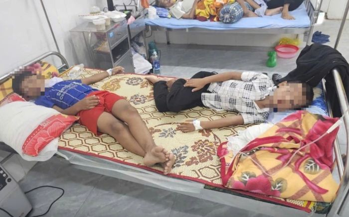 Xác minh thông tin Phó hiệu trưởng ngăn cản đưa học sinh ngộ độc đi viện