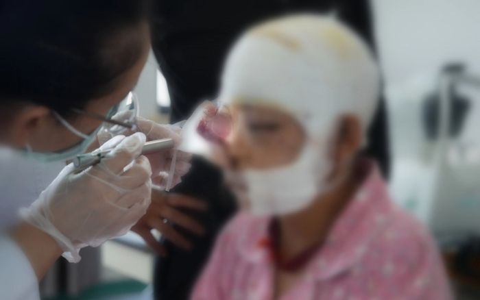 Người phụ nữ mang thai bị gấu tấn công kinh hoàng, giả chết để thoát nạn