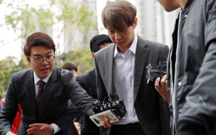 Nam ca sĩ tai tiếng của showbiz bị yêu cầu bồi thường hơn 9 tỷ đồng