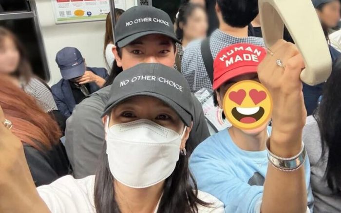 Nữ diễn viên hạng A cải trang đi tàu điện ngầm giữa 'biển người', danh tính chẳng ai xa lạ