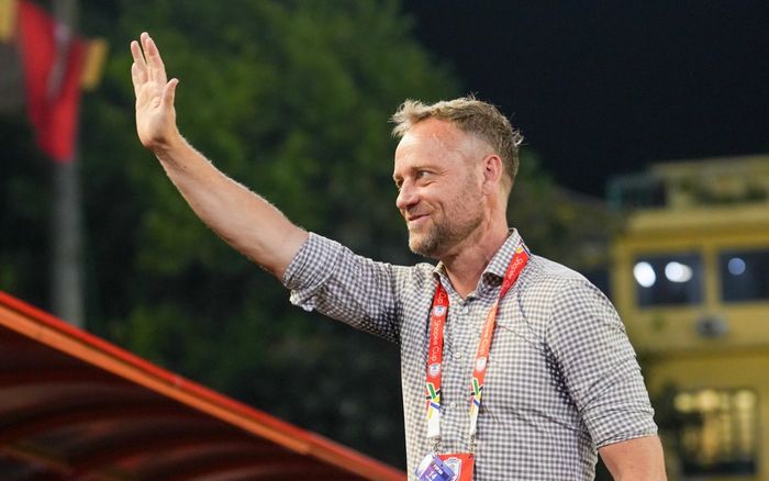 Đẳng cấp của HLV Polking nhấn chìm đội Nguyễn Xuân Son