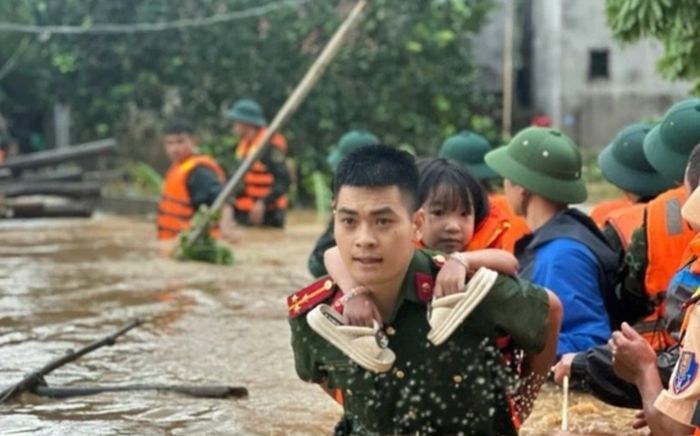 Bão số 10 áp sát, nhiều địa phương cho học sinh tạm dừng đến trường