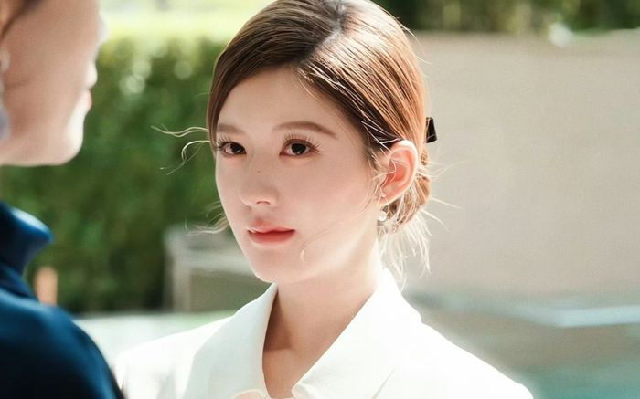 Mạng xã hội chao đảo vì nữ diễn viên nổi tiếng khóc