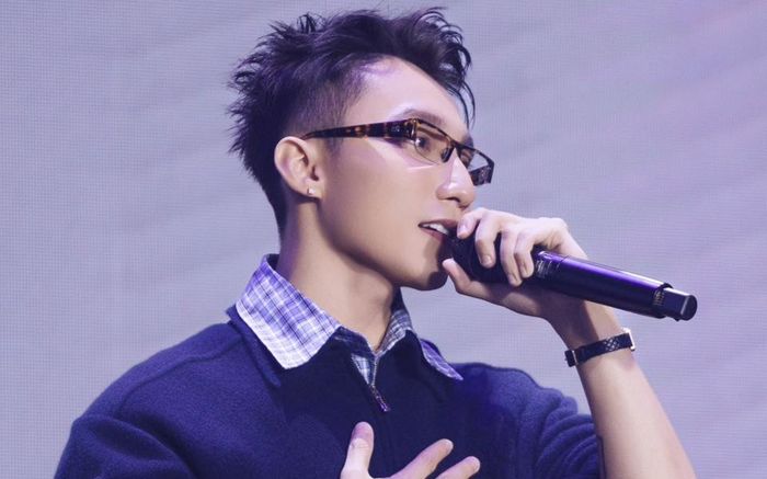 Sơn Tùng hát dưới mưa nhưng vẫn làm một hành động đầy tinh tế, nghe xong ai cũng xuýt xoa!