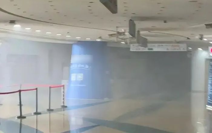 Đêm diễn của nam ca sĩ hàng đầu showbiz bị hủy khẩn cấp vì hỏa hoạn, khói đen bốc lên dày đặc