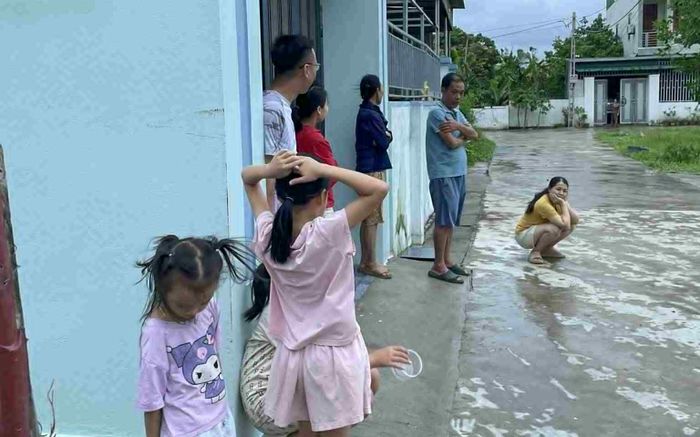 Giữa tâm bão, người dân Nghệ An tìm thấy niềm vui giản dị