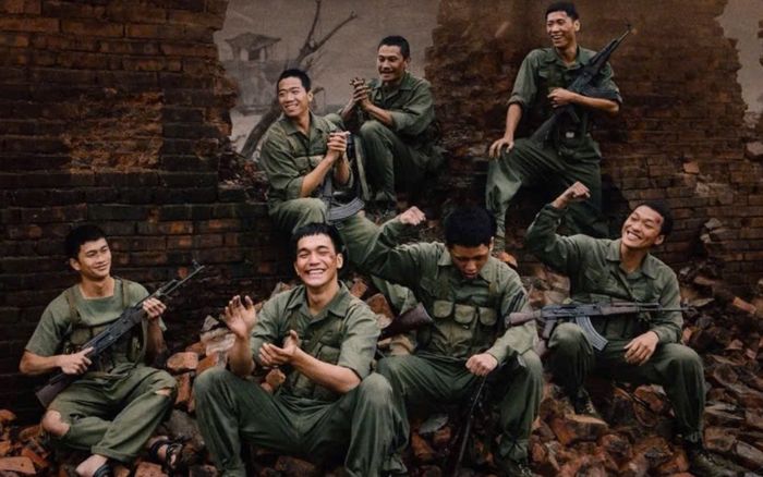 Dàn diễn viên Mưa Đỏ rơi nước mắt trong ngày chia tay khán giả