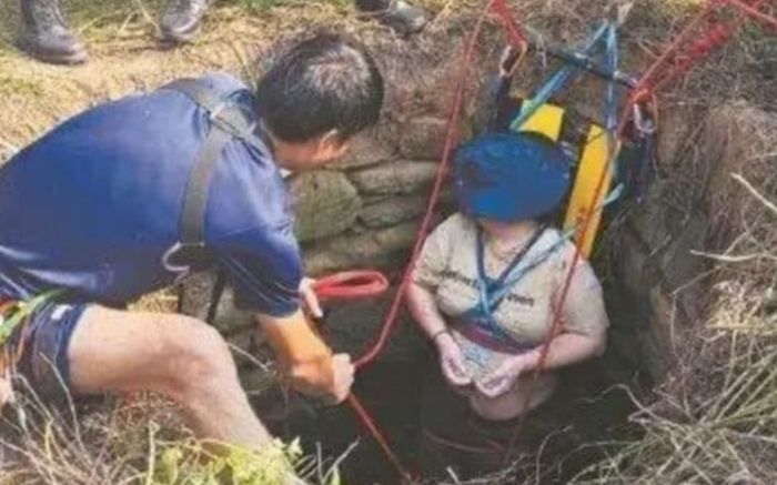Người phụ nữ rớt xuống giếng nước bỏ hoang đầy rắn, được giải cứu sau hơn 2 ngày tuyệt vọng