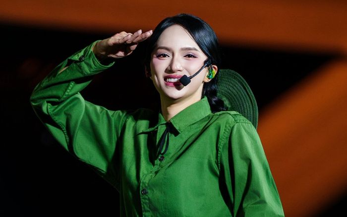 Ngỡ ngàng với số tiền Hương Giang gửi cứu trợ người dân vùng bão lũ